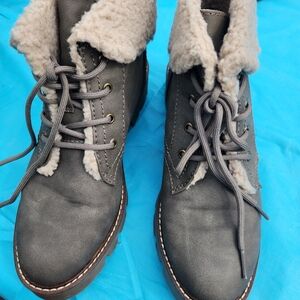Women's Gray Shearling-Lined Boots